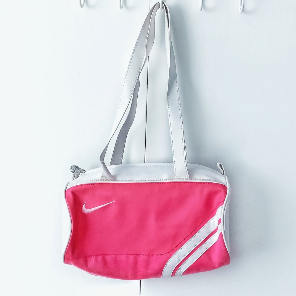 ๐ฎ2/$40๐ฎ Vintage Nike Pink Medium Baulet Bag